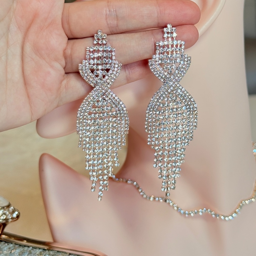 Elegant Silver Crystal Drop Earrings - Picture 11 of 11